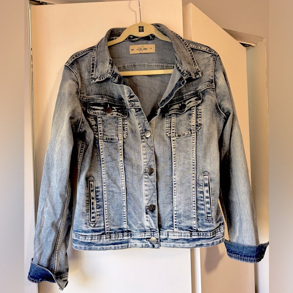 Light-wash Jean Jacket with Stretch Size Medium